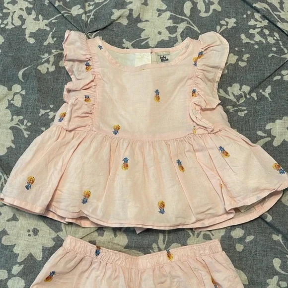 Pineapple Outfit - Picture 3 of 12